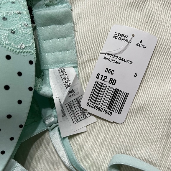 Forever 21 bras 36C. Brand New with tags! - Picture 3 of 4